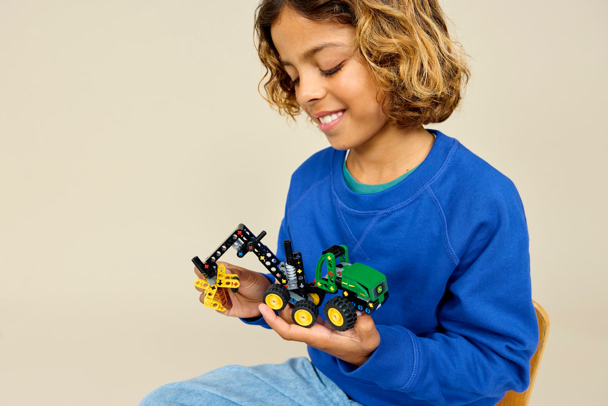 LEGO Technic John Deere 1470H ratastega harvester 42218L