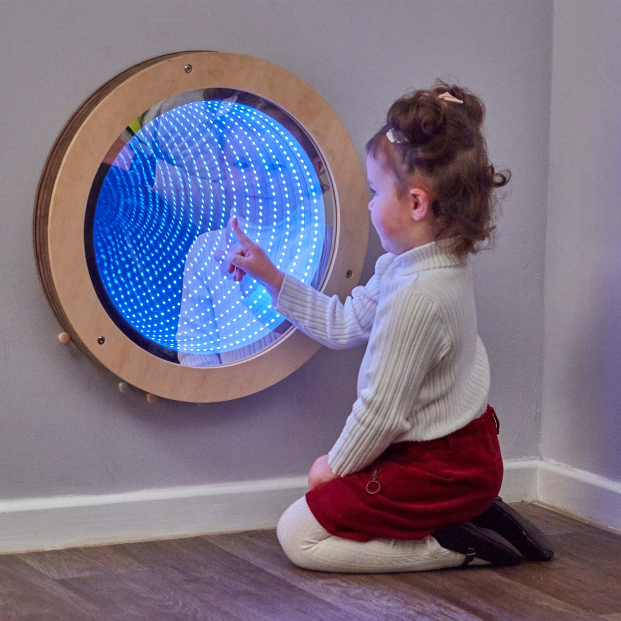 TTS valgustatud lõpmatuse peegel EY11032B