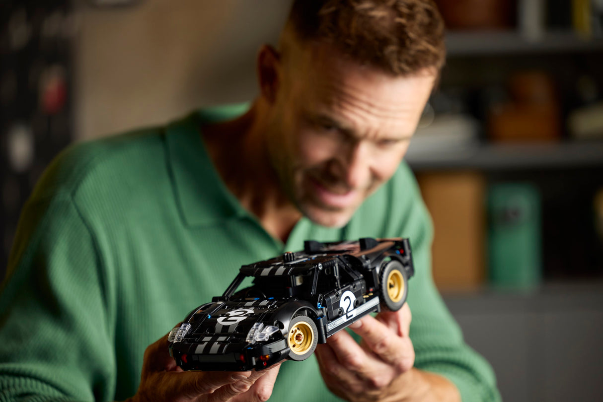 LEGO Technic 1966 FORD GT40 MKII võidusõiduauto
 42223L