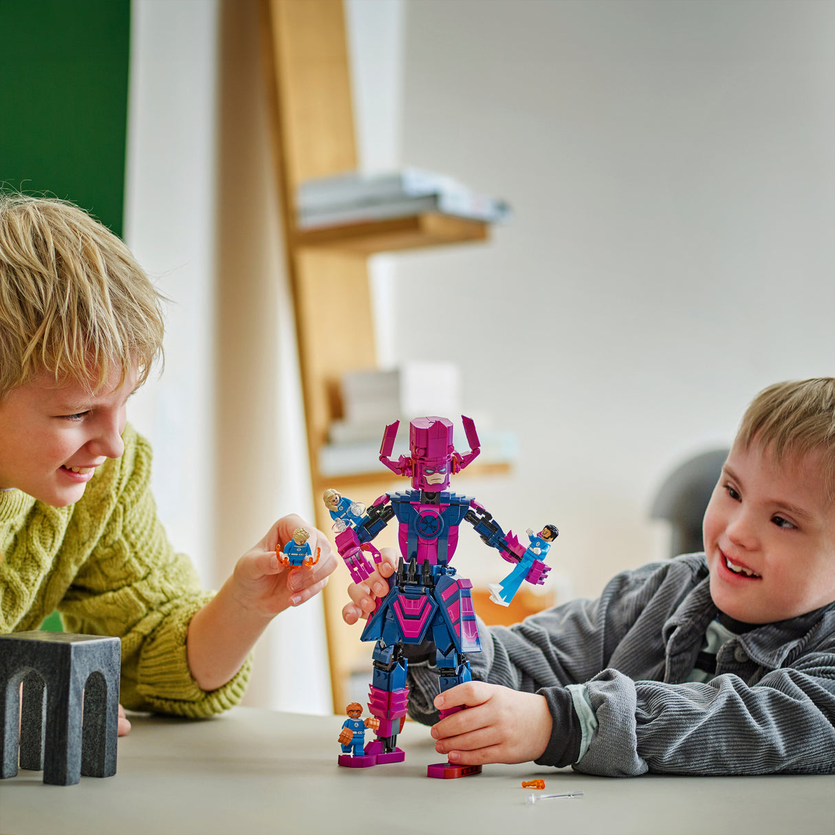 LEGO Marvel Fantastiline nelik vs. Galactus ehitusfiguur 76316L