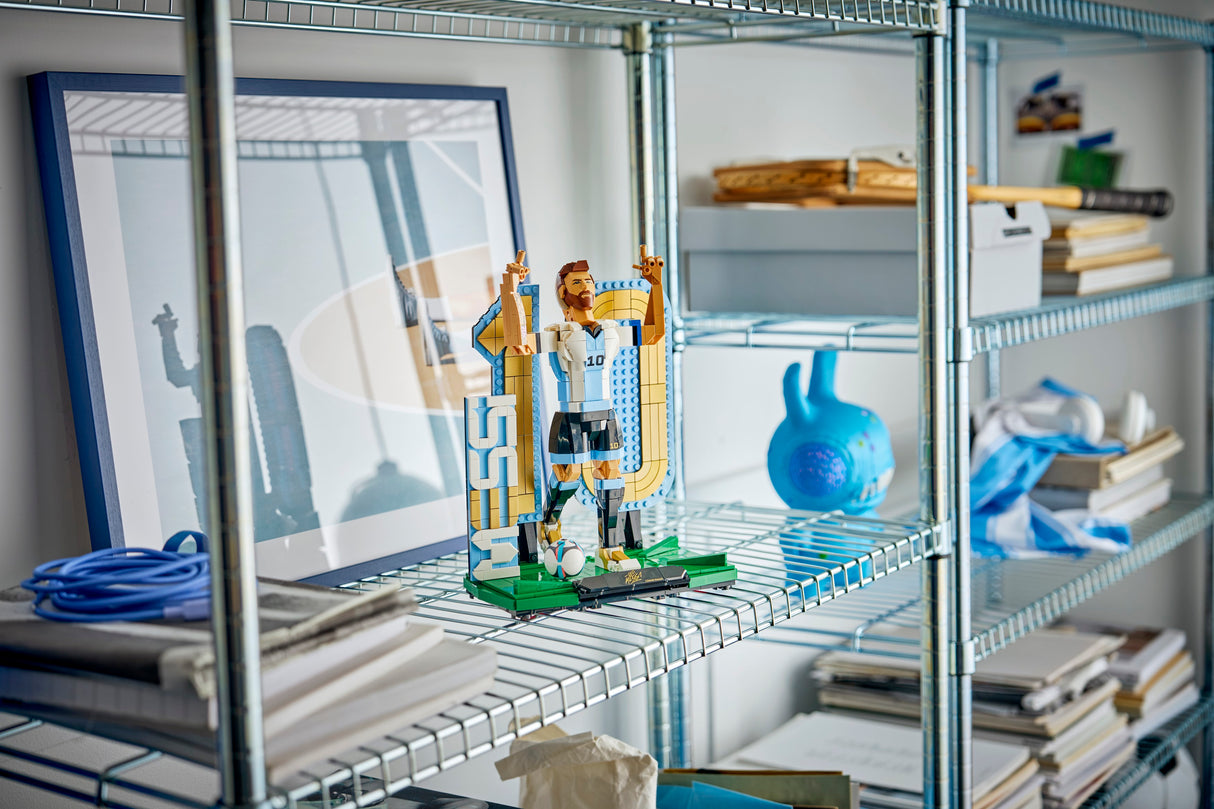 LEGO Editions Lionel Messi – jalgpallilegend 43015L