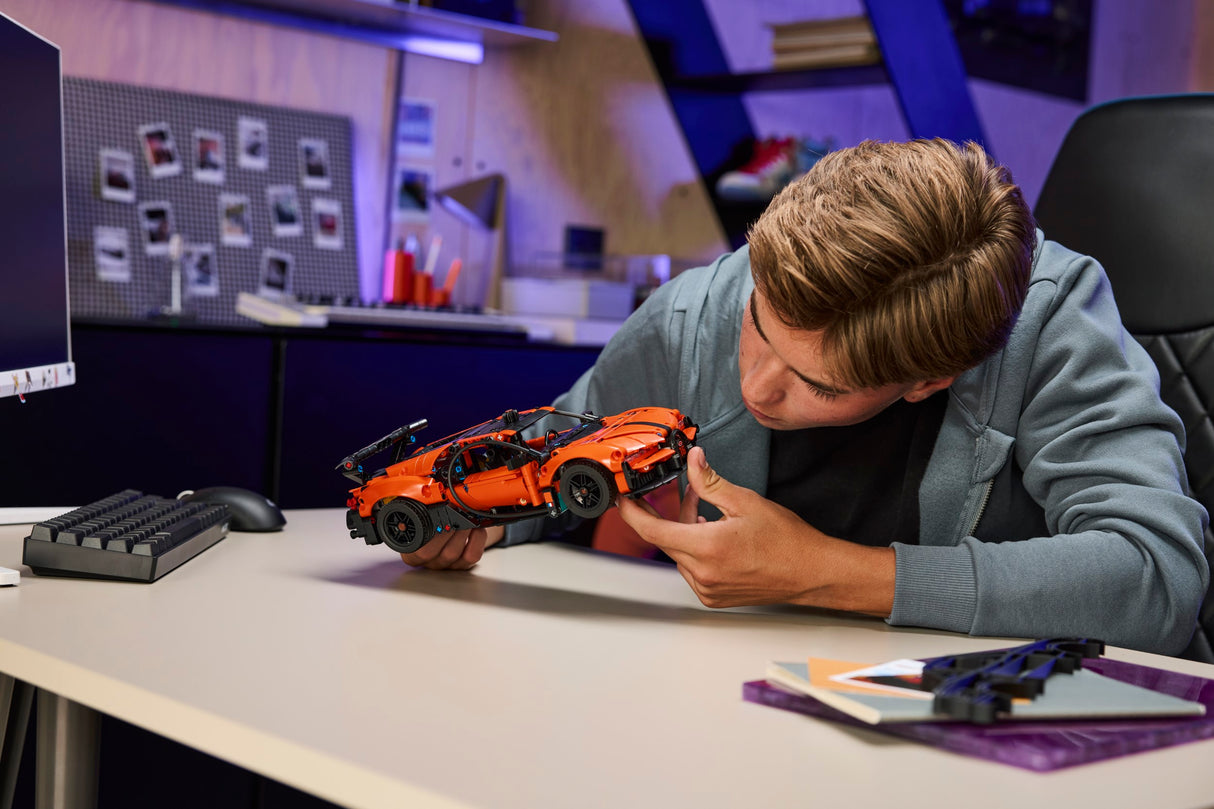 LEGO Technic Bugatti Chiron Pur Sport Hyper auto 42222L